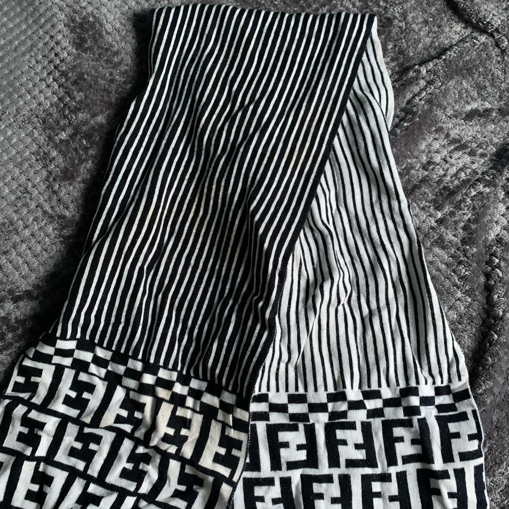 F scarf
